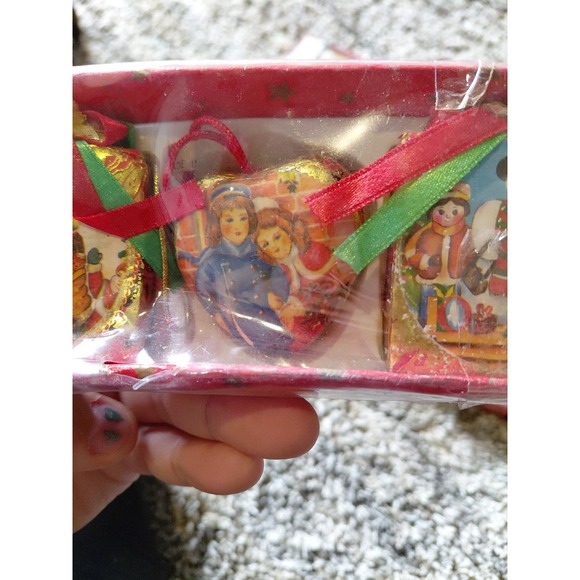 (6) Boxes Vintage Christmas Ornaments Foil/Paper Covered Ornaments w/Ribbon Rare - Picture 11 of 16